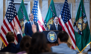 中美谈判还没开始，美财长的一个动作，让中方做好了最坏的打算