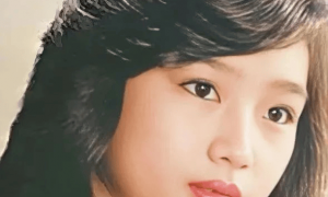 刘德华与36岁小姨子合影曝光，女方穿黑色透视裙尽显成熟美，颜值不输朱丽蒨