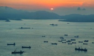 马科斯变本加厉，菲军突破海上封锁线，派出6人强登铁线礁