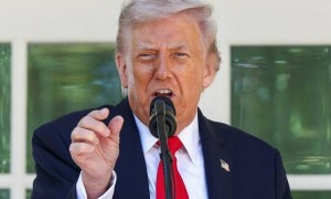 中美马来西亚会晤前，特朗普终于憋出大招，但还没出手就遭反噬