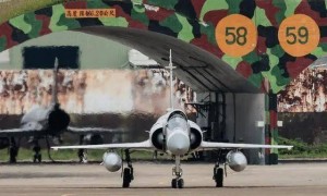 突发坠毁！乌军神器灭迹！台绿媒心碎爆