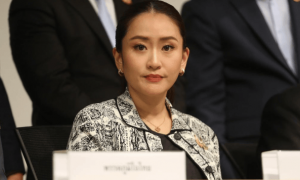 沉默21天时间，他信向全国道歉，佩通坦身份已变，柬埔寨有危险了