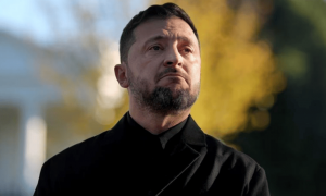 白宫再爆发激烈争吵，特朗普怒斥泽连斯基：要不割地，要不毁灭吧！