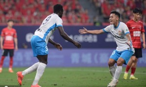 掉队！中超-费利佩破僵阿齐兹扳平 10人蓉城1-1西海岸