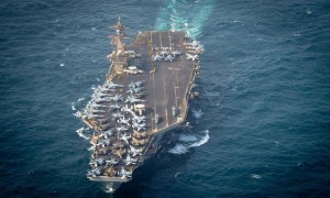 美国前脚威胁介入南海，后脚其军机就在菲门口，无侦10主动出击迎敌