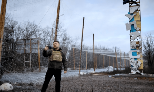 格拉西莫夫谎报军情？报捷占领库皮扬斯克，泽连斯基突然现身打脸