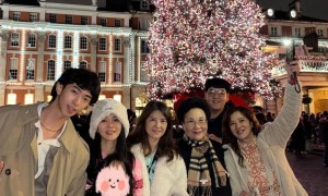 伊能静五一带婆婆女儿英国度假，生图素颜脸暗沉，百万护肤没白花