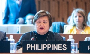 黄岩岛突现一道神秘白线，菲看到卫星图像顿感不妙，中方的不寻常举动，让菲律宾绷不住