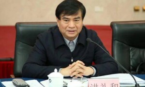 72岁洪礼和，搞团团伙伙、拉帮结派，私自阅看有严重政治问题的书籍，对待群众态度恶劣