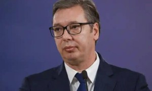 武契奇绕道提前抵达莫斯科，“我答应过普京我会来”，上周因病取消与特朗普会面