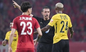 原创 
            中超大件事!裁判圈微博遭受山东鲁能球迷轰炸,沉默能解决问题?