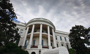 特朗普称美军在加勒比海域袭击一艘“运毒潜艇”