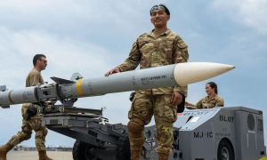 巴铁卖美国稀土,可能为了一款导弹:比霹雳15落后,但巴军特想买