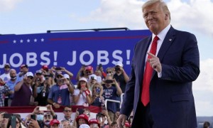 空军一号从釜山悄然起飞,APEC晚宴主角缺席,美双线作战危机一触即发!