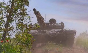 英媒:乌军总司令称,俄军正向波克罗夫斯克发动大规模进攻,“整个前线都在激烈战斗”