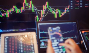 道指续创新高纳指却跌超512点!“科技七姐妹”全军覆没,市值一夜蒸发合计约3.8万亿元!啥情况?